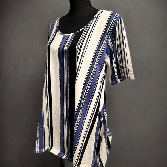 LulaRoe Perfect Tee Swing Top Tunic Half Sleeve Loose Fit Stretchy Soft Large - Picture 1 of 15